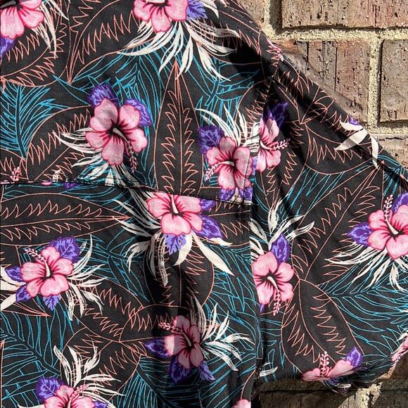 Empyre Men’s Floral Hawaiian Island Summer Button Up Collar Shirt Black and Pink - Picture 11 of 13
